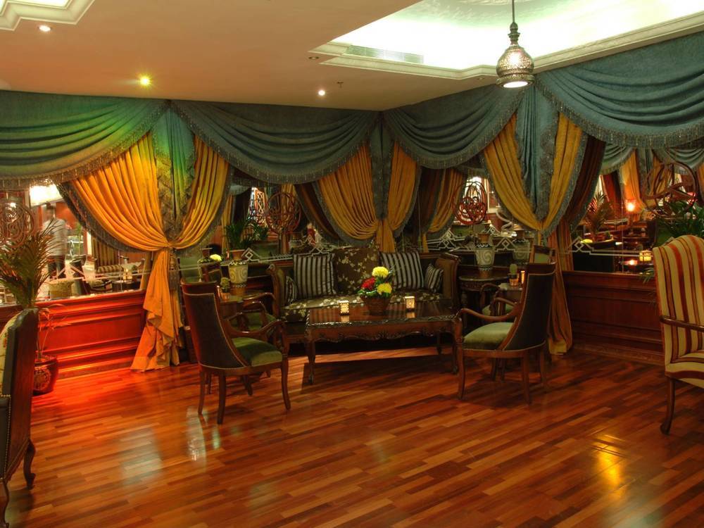 โรงแรมอัลโชฮาดา Mecca ภายนอก รูปภาพ The interior of the restaurant