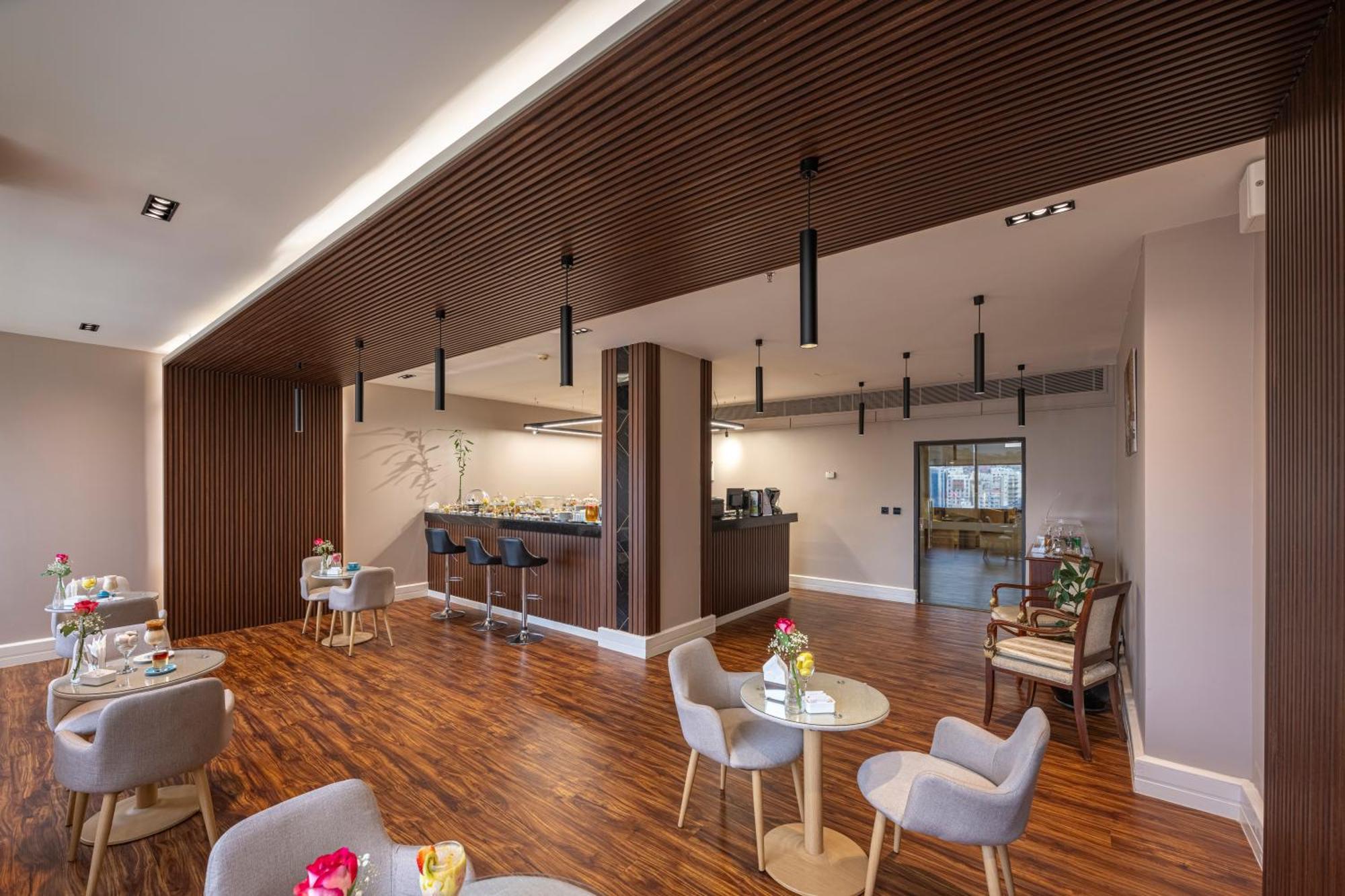 โรงแรมอัลโชฮาดา Mecca ภายนอก รูปภาพ The dining room at the new St. Mary's Hospice