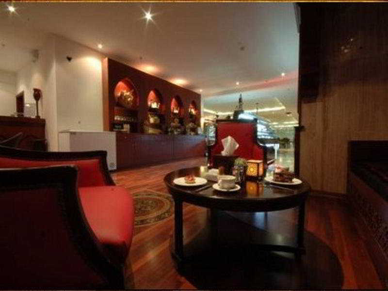 โรงแรมอัลโชฮาดา Mecca ภายนอก รูปภาพ The interior of the restaurant