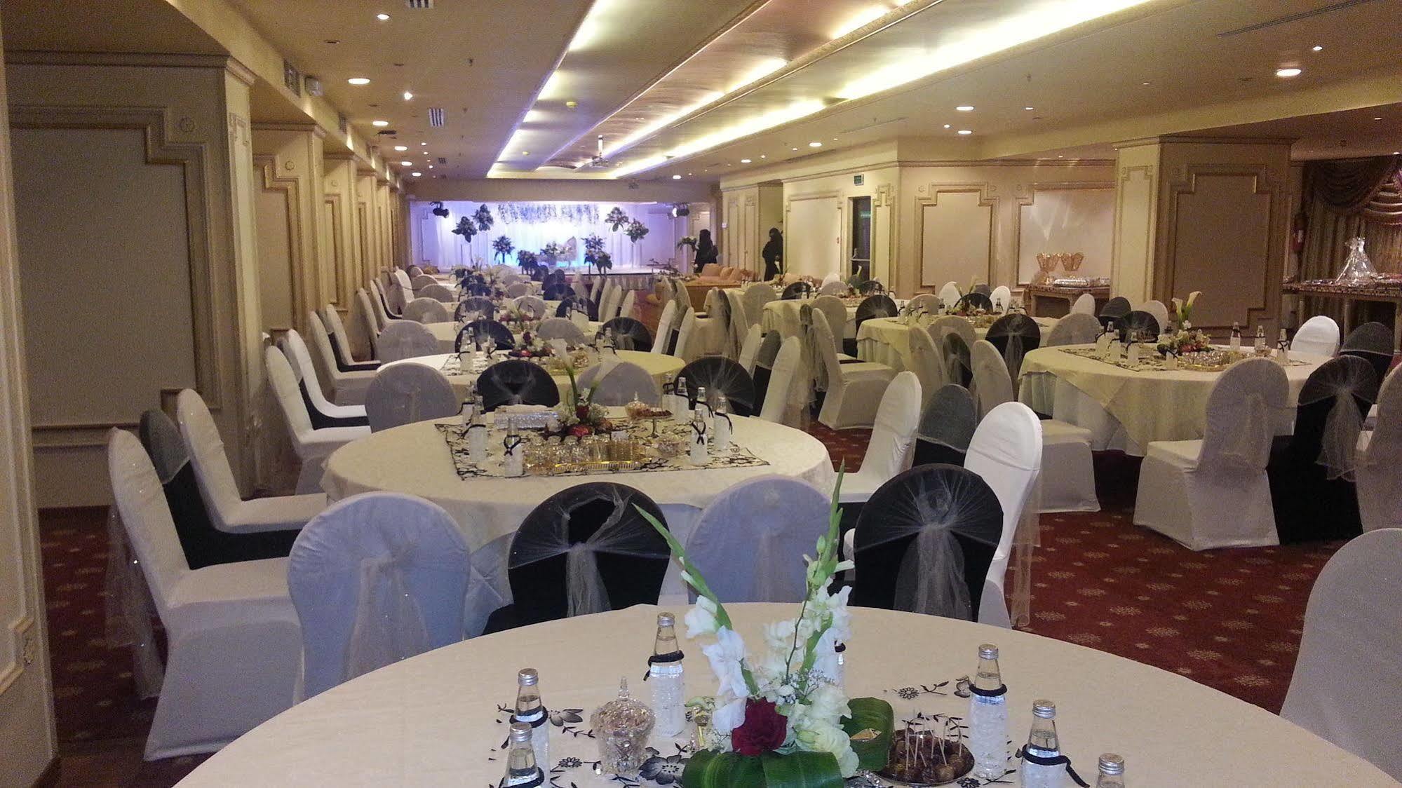 โรงแรมอัลโชฮาดา Mecca ภายนอก รูปภาพ The ballroom of the hotel