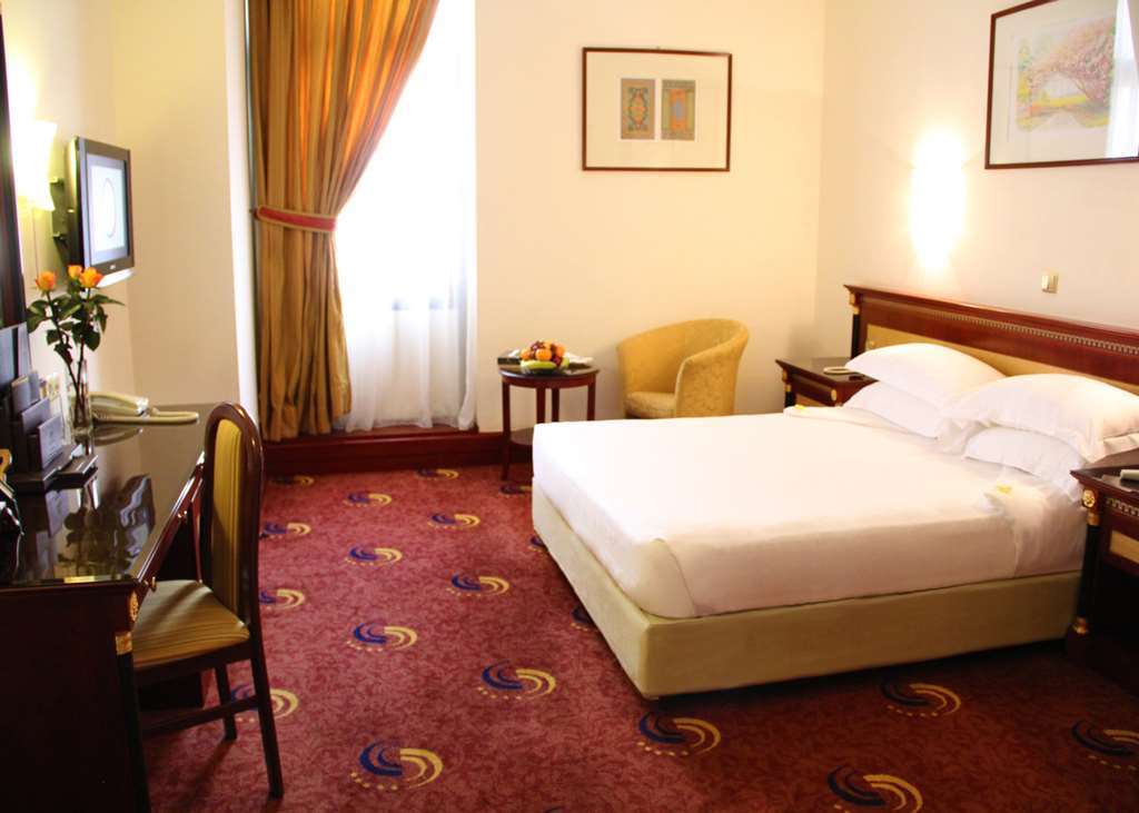 โรงแรมอัลโชฮาดา Mecca ห้อง รูปภาพ A room at the hotel