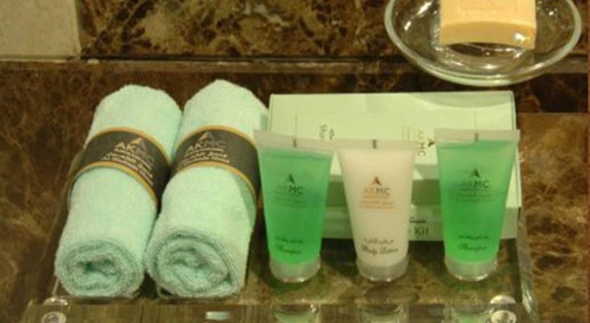 โรงแรมอัลโชฮาดา Mecca ภายนอก รูปภาพ A set of toiletries